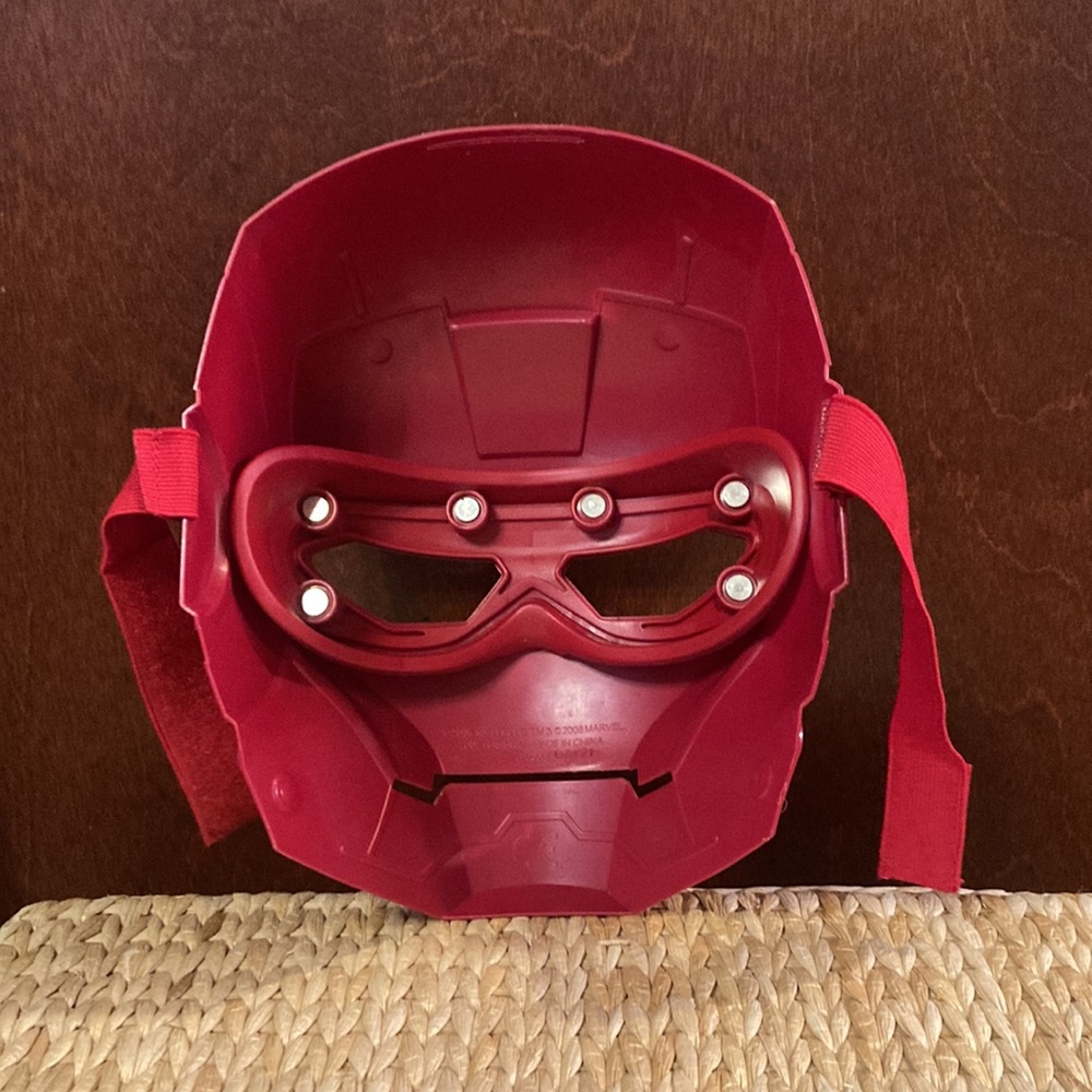 Iron Man Mask - Picture 5 of 6